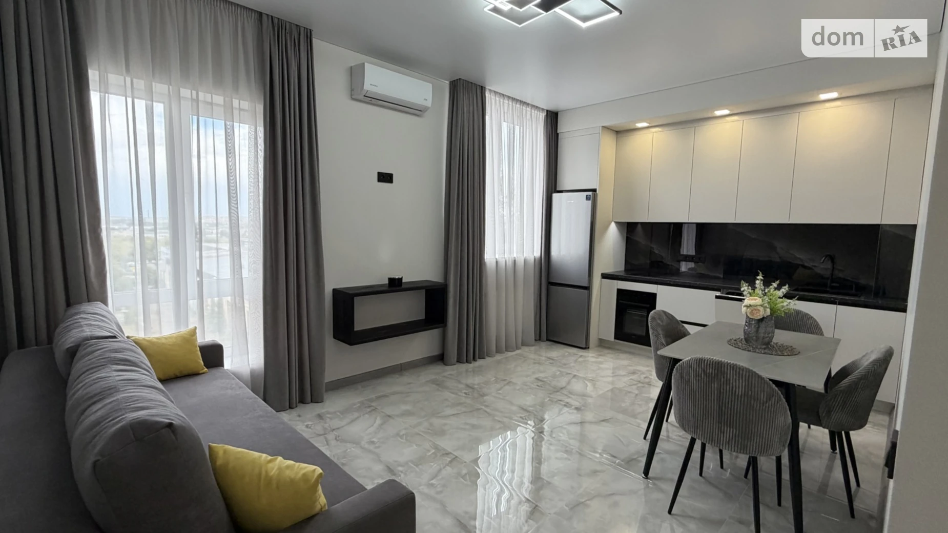 Продается 1-комнатная квартира 49 кв. м в Ровно, ул. Соборная, 364В - фото 2