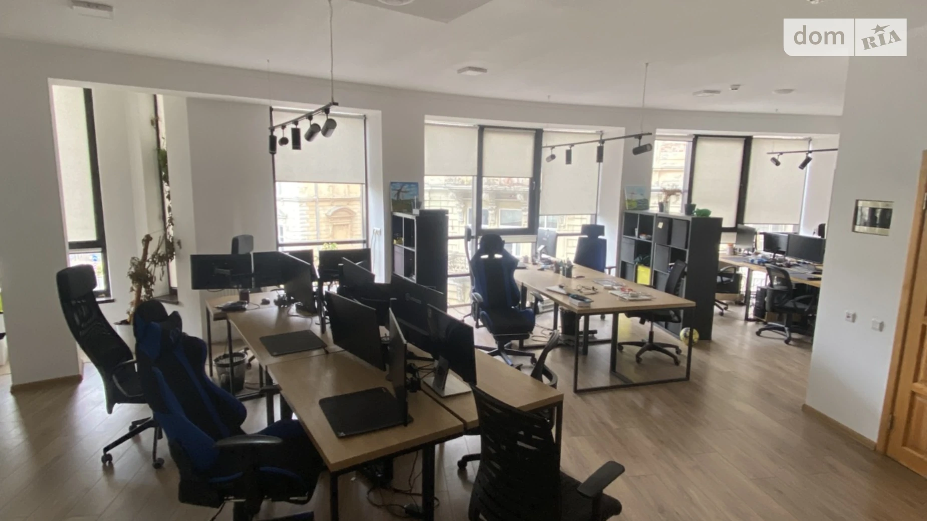 Сдается в аренду офис 230 кв. м в бизнес-центре, цена: 3000 € - фото 2
