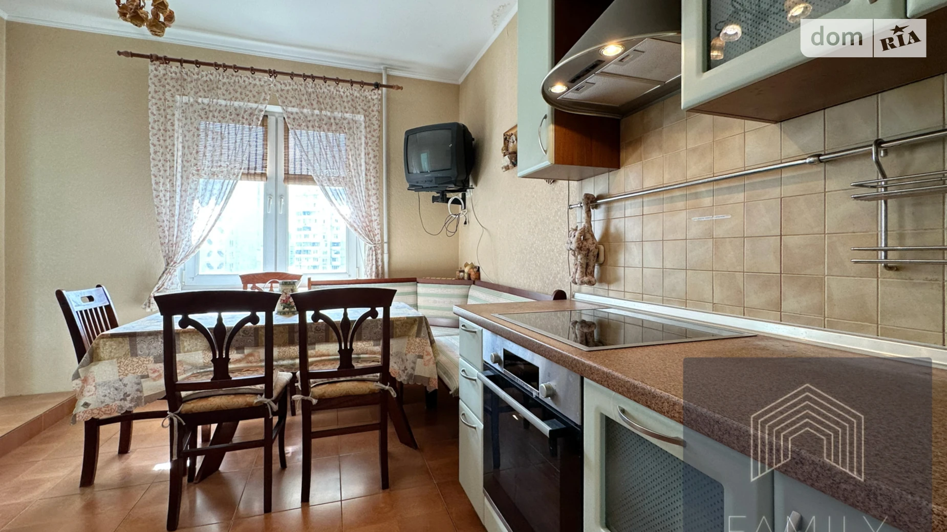 Продается 1-комнатная квартира 40.9 кв. м в Киеве, ул. Урловская, 9 - фото 2
