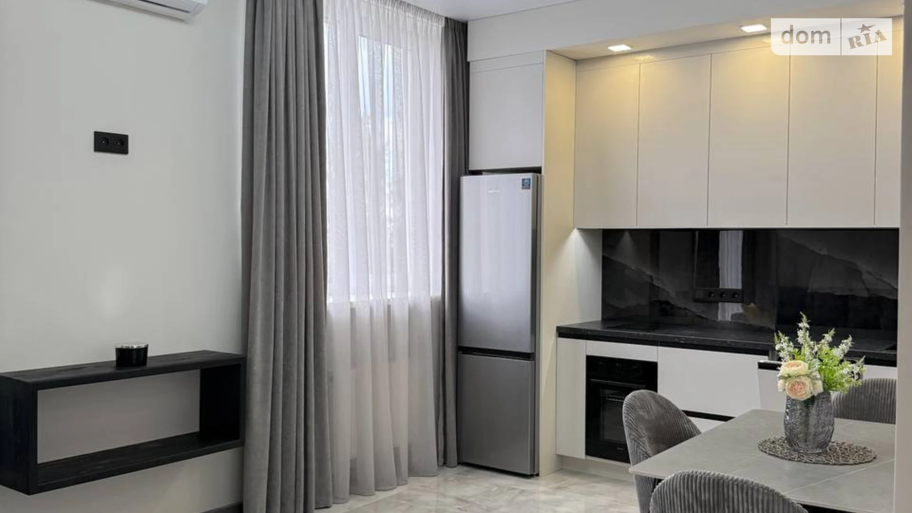 Продается 1-комнатная квартира 49 кв. м в Ровно, ул. Соборная, 364 - фото 2