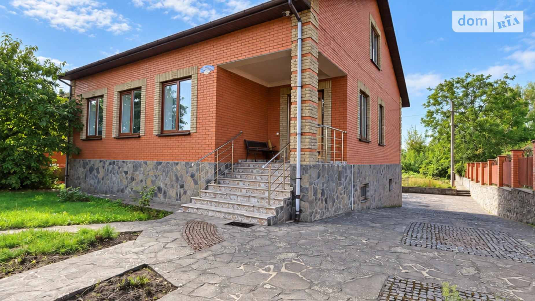 Продается дом на 2 этажа 238 кв. м с гаражом, цена: 180000 $ - фото 2