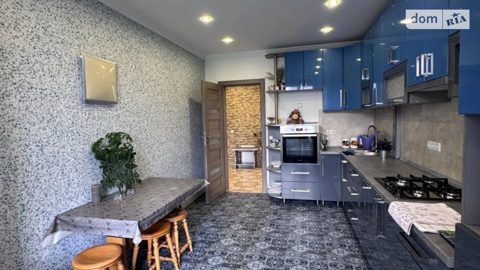 Продается 3-комнатная квартира 11.2 кв. м в Ивано-Франковске, ул. Гетьмана П. Дорошенко, 18Б - фото 2