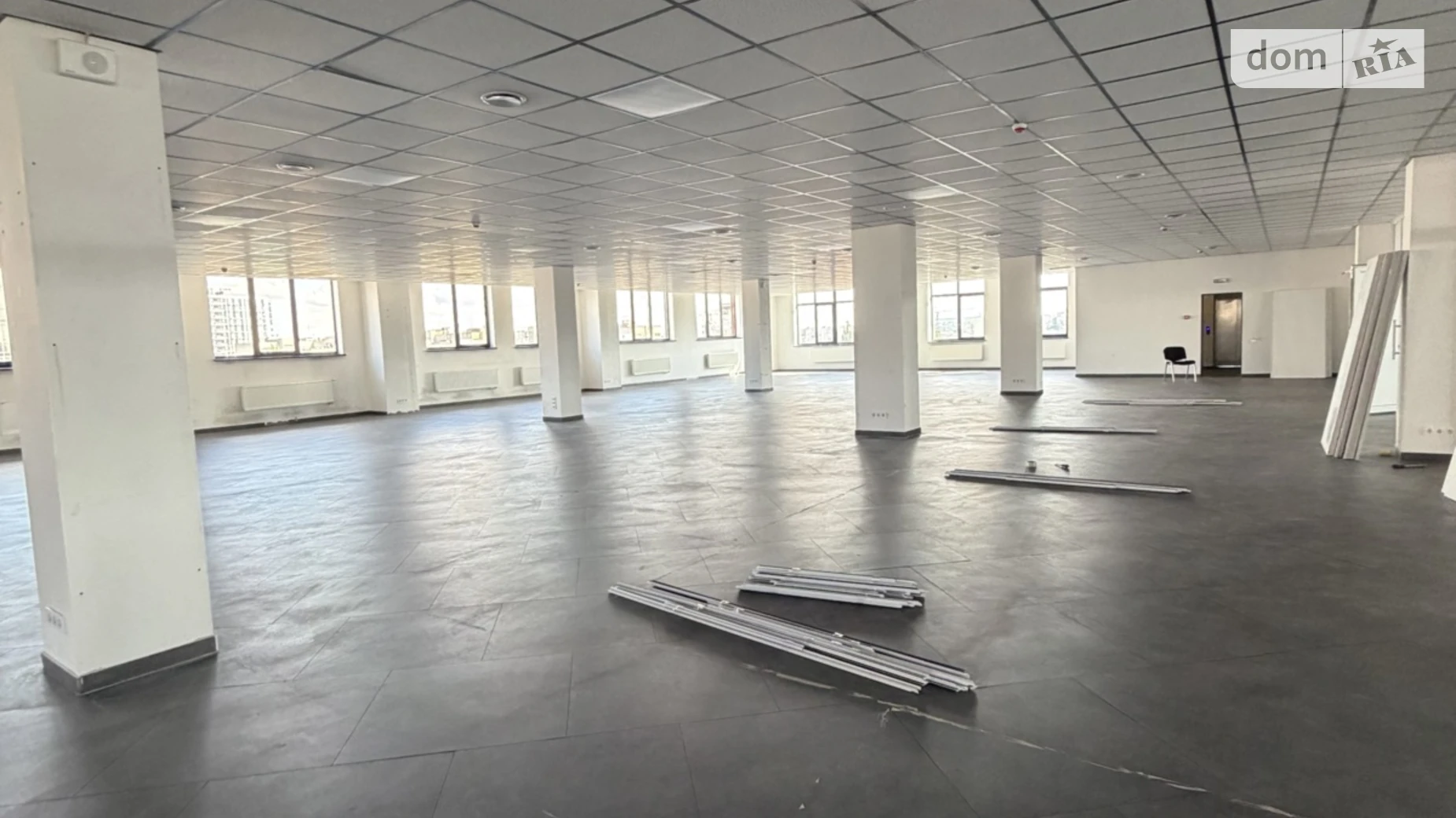 Сдается в аренду офис 1400 кв. м в бизнес-центре, цена: 14000 $ - фото 2