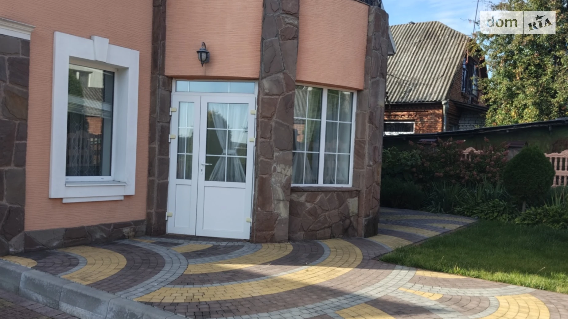 Сдается в аренду дом на 2 этажа 215 кв. м с садом, цена: 1500 $ - фото 2