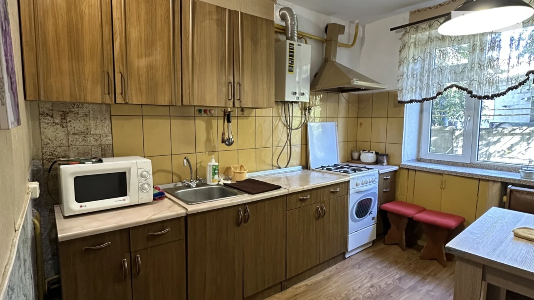 Продается 2-комнатная квартира 50 кв. м в Ровно, ул. Соборная, 404В - фото 2