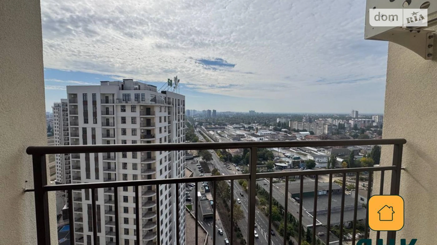 Продается 2-комнатная квартира 59 кв. м в Одессе, ул. Краснова, 1Г - фото 2