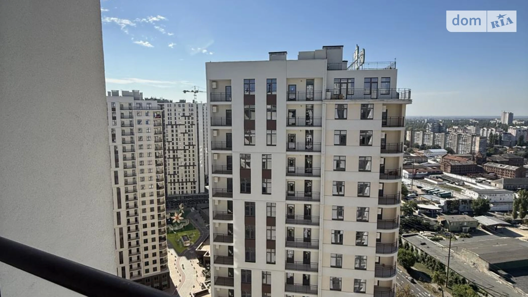 Продается 2-комнатная квартира 69 кв. м в Одессе, ул. Краснова, 1Г - фото 2