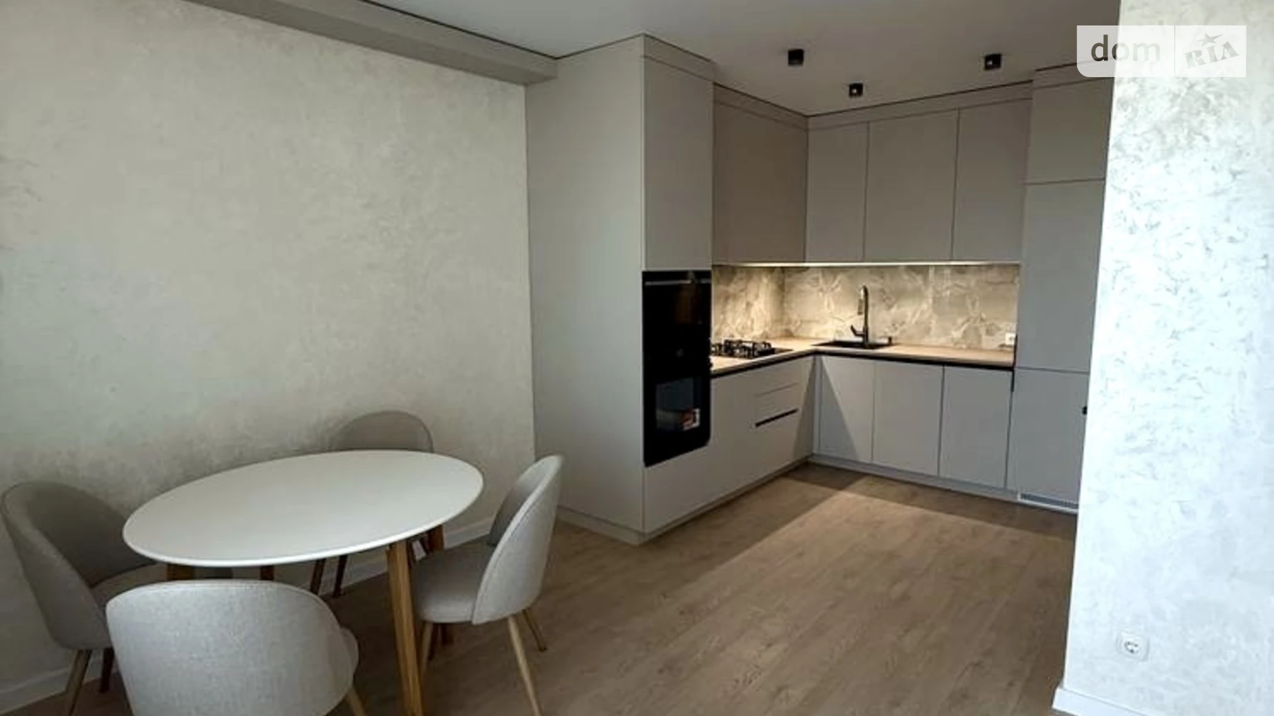 Продается 1-комнатная квартира 43 кв. м в Ровно, ул. Елены Телиги, 18 - фото 2