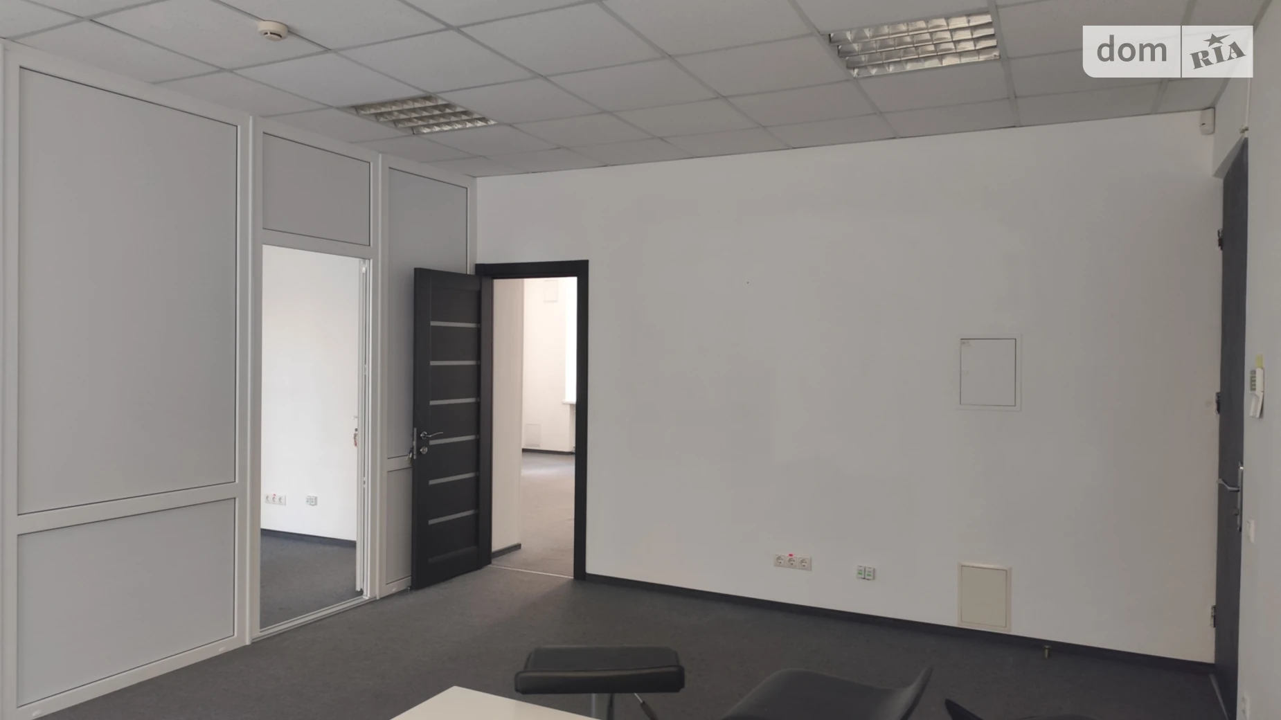 Сдается в аренду офис 70 кв. м в бизнес-центре, цена: 800 $ - фото 2