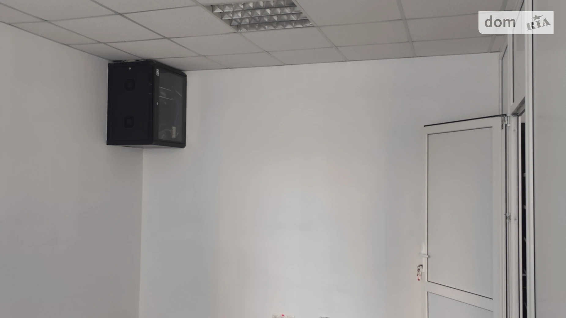 Сдается в аренду офис 70 кв. м в бизнес-центре, цена: 800 $ - фото 4