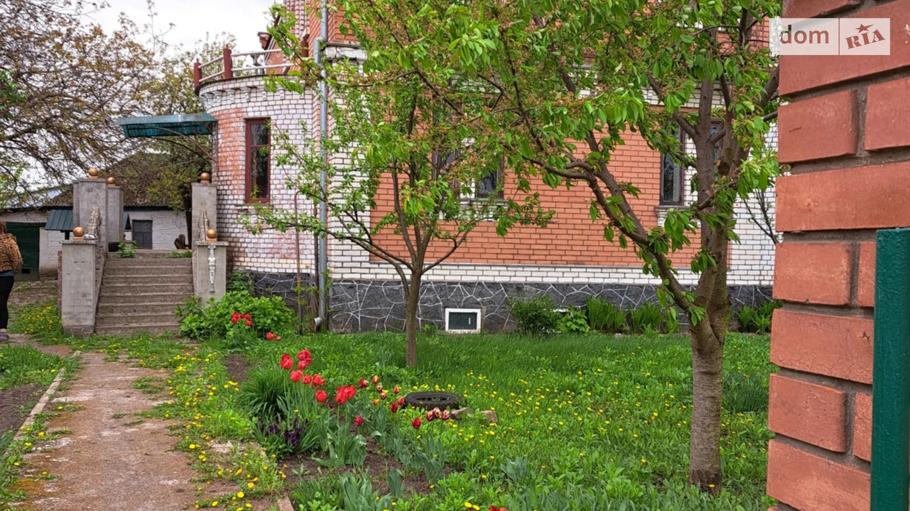 Продается дом на 2 этажа 233.8 кв. м с верандой, цена: 46900 $ - фото 2