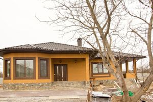 Продается одноэтажный дом 248 кв. м с беседкой