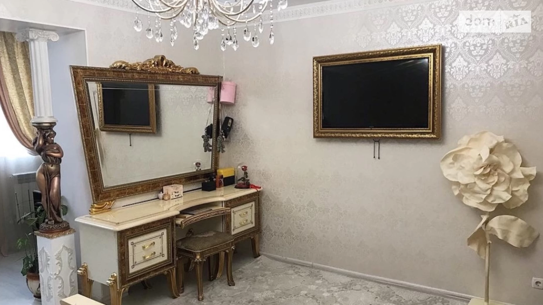 Продается 4-комнатная квартира 250 кв. м в Николаеве