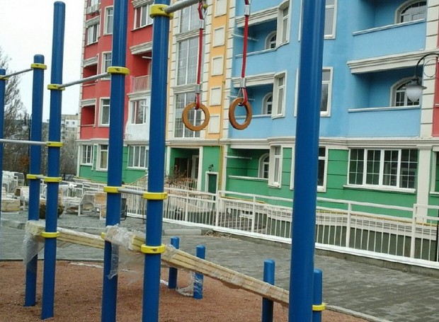 Упорядкована територія нового будинку «Акварель» на Перемозі-6!