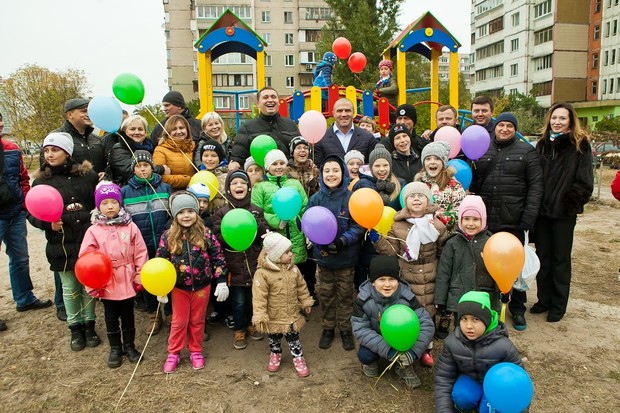 Компания DIM открыла современную площадку для детей Деснянского района