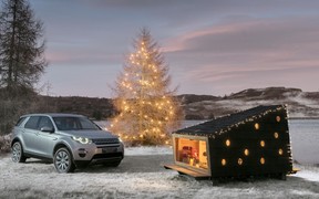 Компания Land Rover построила мобильный дом для Санта Клауса