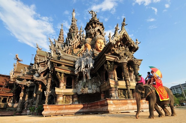 Самые красивые и необычные здания мира: Храм Истины, Таиланд