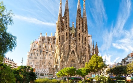 Самые красивые и необычные здания мира: Собор Саграда Фамилия, Барселона