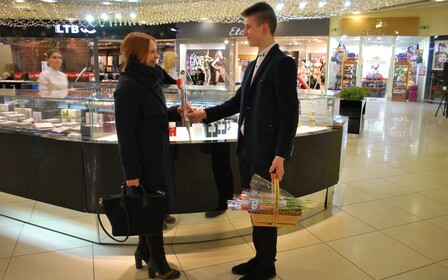 В ТЕЧЕНИЕ ТРЕХ ДНЕЙ ЖЕНЩИНЫ СТОЛИЦЫ ПОЛУЧАЛИ  ЦВЕТЫ И ПОДАРКИ ОТ ПСГ «КОВАЛЬСКАЯ» В ЧЕСТЬ ЖЕНСКОГО   ПРАЗДНИКА 8 МАРТА