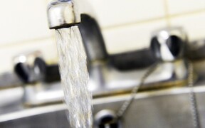 Жителям Бортничей, отравившимся водой, компенсируют убытки