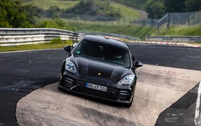 3,1 секунды до сотни. Обновленный Porsche Panamera начал с рекорда