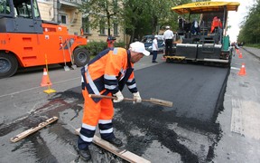 59 лет на ремонт украинских дорог. Может, пора поднажать?