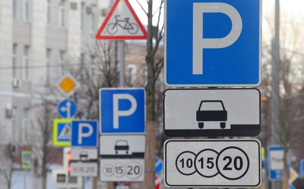 7,2 млн гривен. За что в Киеве штрафуют инспекторы парковки?