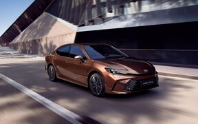 7 альтернатив новому седану Toyota Camry. Що є на AUTO.RIA?