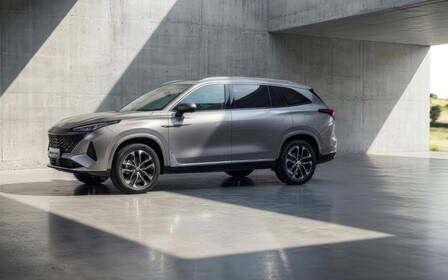 7-місний підзарядний гібрид MG S9 PHEV готується до старту