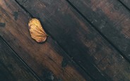 Как обновить деревянный пол: 10 способов