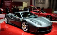 Себастьян Феттель привез в Женеву новый спорткар Ferrari