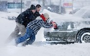 Куда звонить, если в метель застрял в дороге? В Укравтодоре обещают помочь