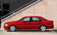 Три главных буквы: первый «заводской» Mercedes AMG появился ровно 25 лет назад