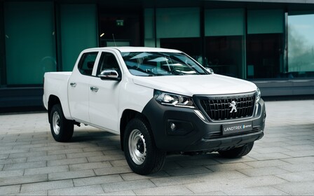 У Peugeot підготували для України особливий пікап Landtrek — і назвали його «Лютий»