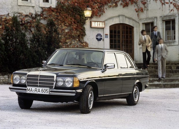 Айн, цвай, драй: Легендарному Mercedes-Benz 123 исполнилось 40 лет
