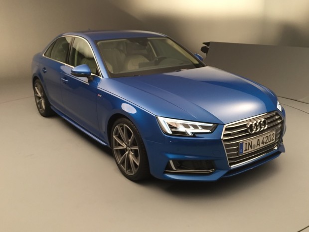 Audi назвала цены на новое поколение А4