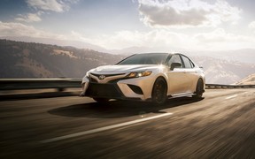 Автомобіль тижня. Toyota Camry TRD