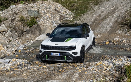 Автомобіль тижня: Jeep Avenger 4xe