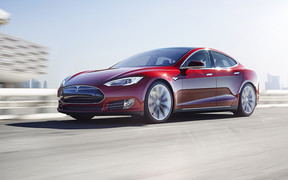 Автомобили Tesla «накатали» на автопилоте 160 миллионов километров