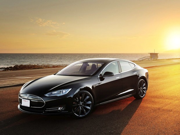 Автопилот Tesla завел автомобиль и протаранил трейлер