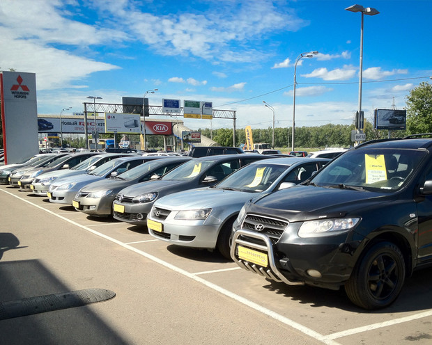 Автосалоны начинают торговать автомобилями с пробегом