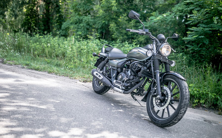 Bajaj Avenger Base