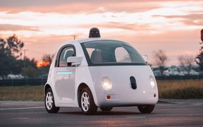Беспилотные электромобили Google будут подзаряжаться на ходу