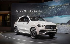 Бит, некрашен! Mercedes-Benz показал, на что способна подвеска GLE. ВИДЕО