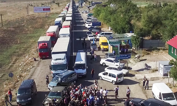 Блокада Крыма: Въезд на полуостров грузовикам закрыт