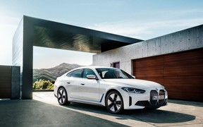 BMW i4 оцінили в 58 тис. євро. За що такі гроші?