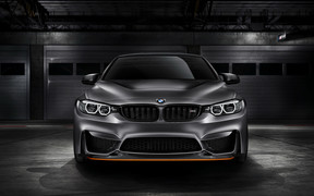 BMW показала трековую версию купе M4