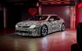 BMW тестує седан з крутним моментом 18 000 Н·м
