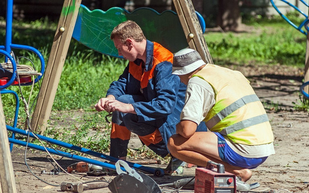 Понад 400 дитячих майданчиків встановлять та відремонтують у Києві