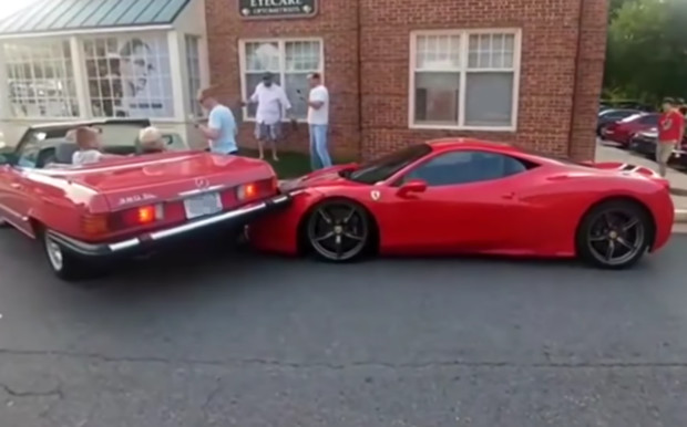 Большой наезд: в Вирджинии женщина припарковалась на Ferrari за $300 тыс.